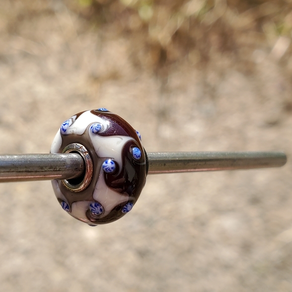 Trollbeads Limited Edition 2011 Blue Christmas Snow Swirls Bead - Picture 2 of 7